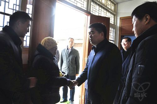 魏红军到白马湖走访慰问困难职工