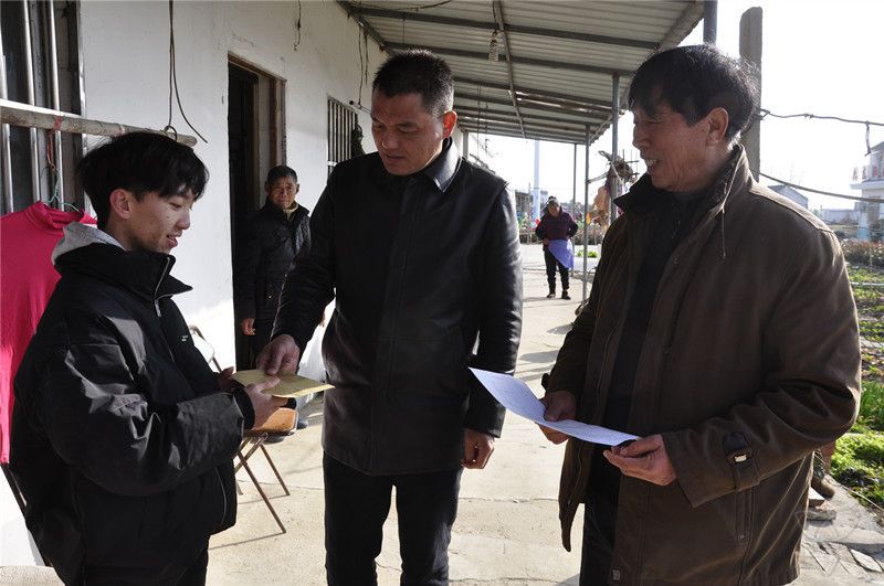 农场公司老促会春节慰问困难家庭