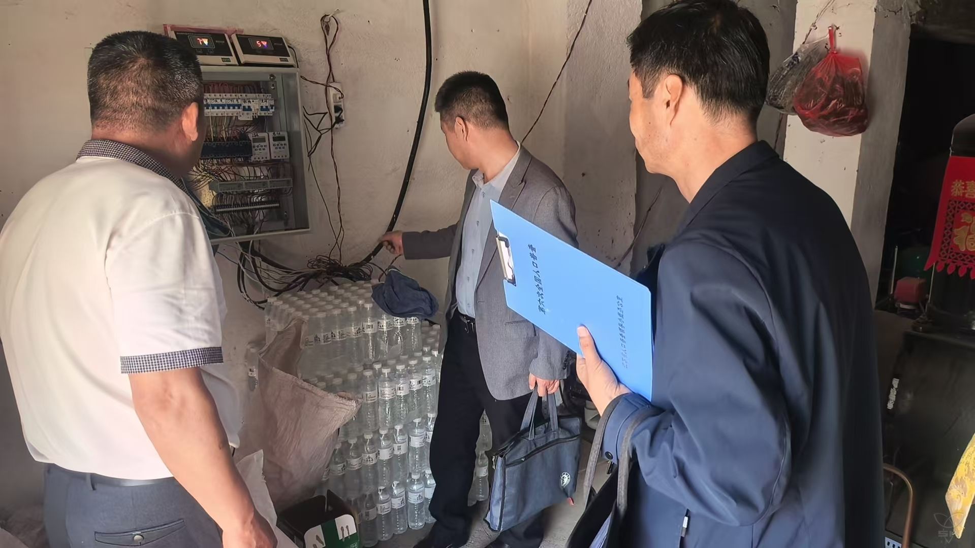 健康居委会联合安委办开展五一前安全大检查