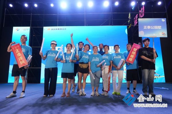 镇江新媒体公益服务社闪耀“520荧光夜跑”3