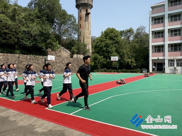 10 体育：篮球实战技能的阶梯式训练